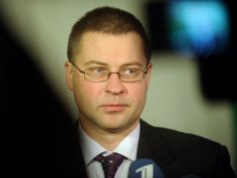 Dombrovskis: baumas par iespējamiem amatiem neatbilst patiesībai