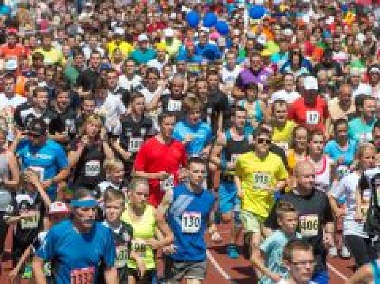 Jūrmalas pusmaratonā startēs autosportists Horeliks, olimpiete Lina un basketboliste Bernsone