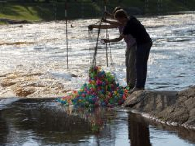 Labdarības bumbu rallijs jau trešo gadu pilsētas svētkos