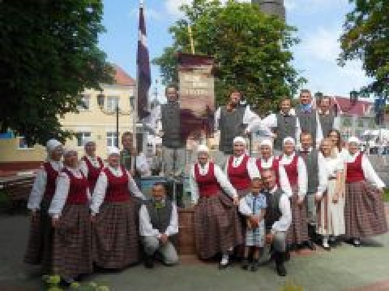 Deju kopa "Talderi" koncertē Ķiršu festivālā Glubokoje pilsētā