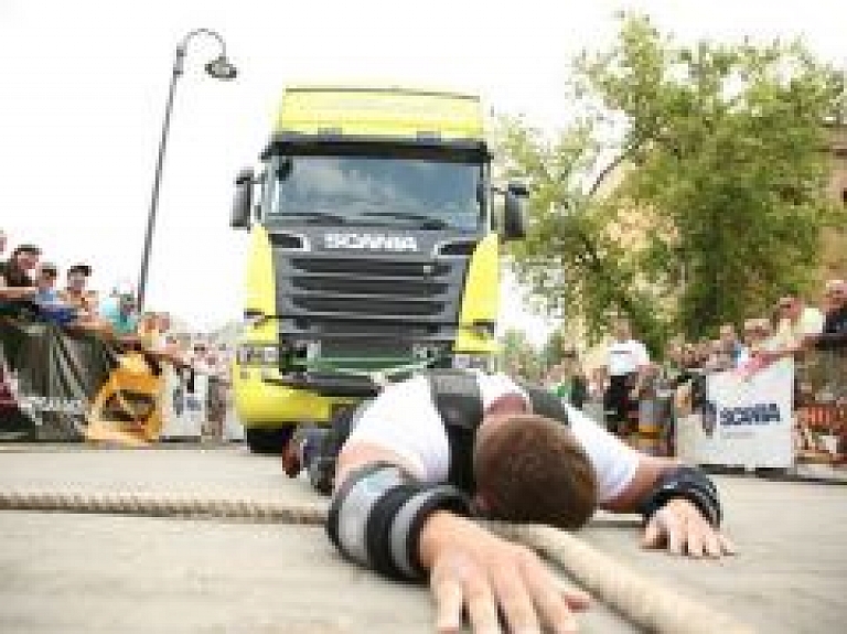 Ogrē norisināsies "Scania Latvia Truck pull" vilkšanas čempionāta fināls