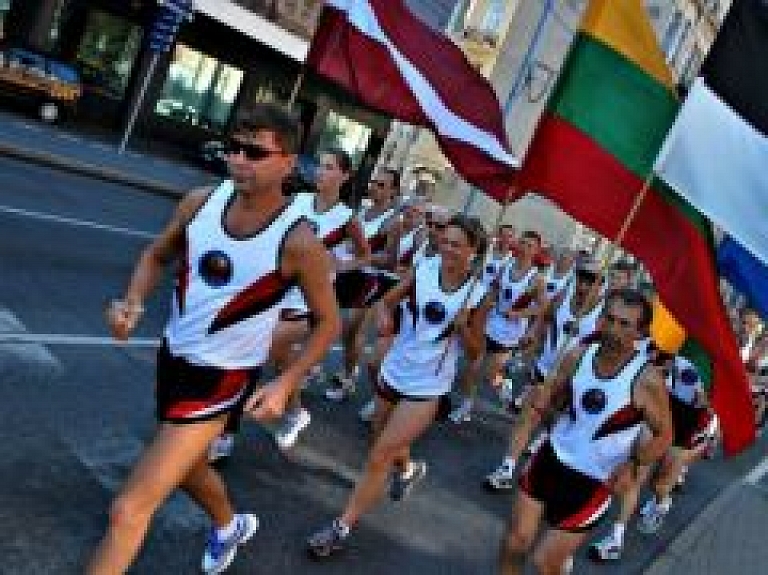 "Ozolnieki" 600 kilometru garo Baltijas ceļa maršrutu veiks skriešus