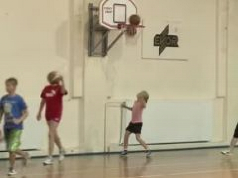 Jaunie basketbolisti Talsos gatavojas sporta sezonai