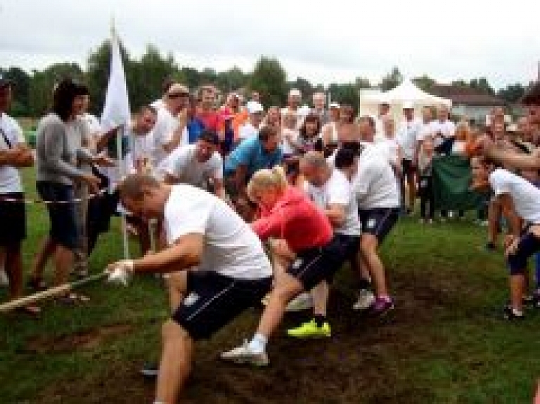 Ādažnieki triumfē Latvijas pašvaldību darbinieku sporta spēlēs