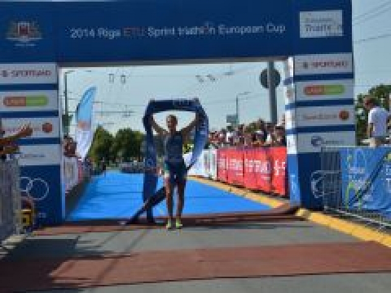 Rīgas triatlonā Eiropas kausa sprinta distancē uzvar Itālijas un Šveices pārstāvji