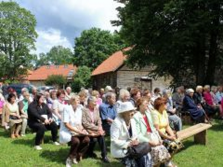 Pilsdrupu estrādē aicina iepazīt Austrumslovākijas tradicionālo mūziku