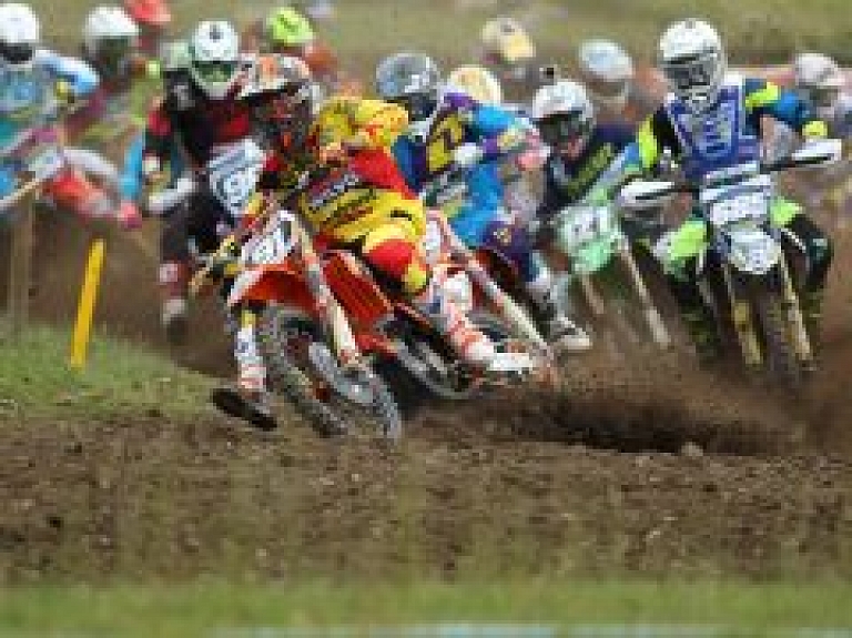 Karro kļūst par jauno Anglijas motokrosa čempionāta līderi