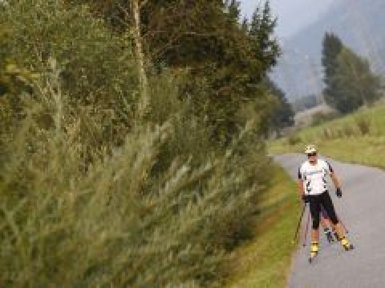 FIS sacensībās Madonā rollerslēpošanā dominē ārvalstu sportisti