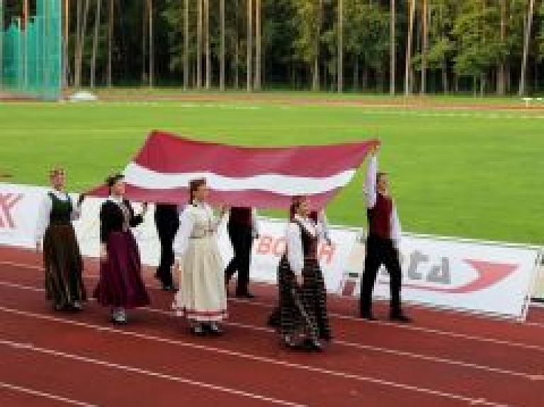 Valmierā atklātas vieglatlētikas sacensības "Valsts Prezidenta balva"
