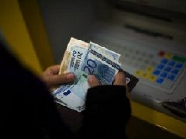 Šogad no apgrozības izņemti 331 000 viltotu eiro banknošu