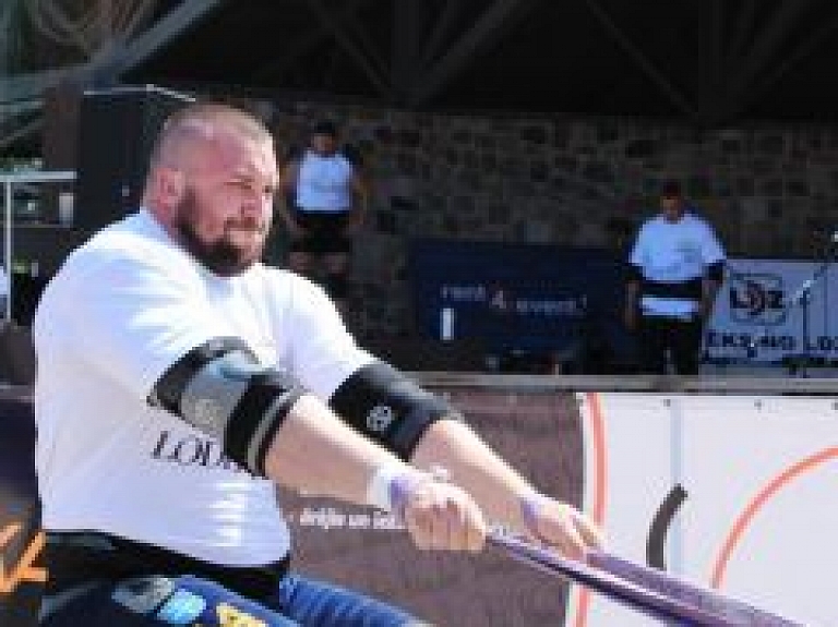 Brīvdienās Latvijas spēkavīri sacentīsies pāru sacensībās