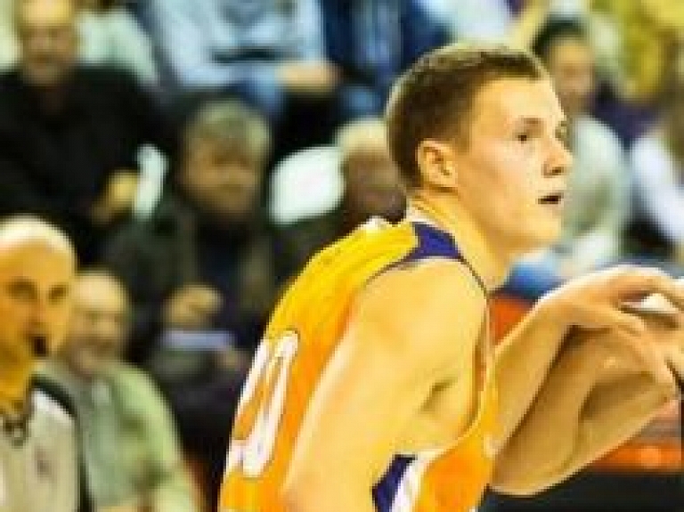 Rudmiezis un Vīņauds karjeru turpinās "BK Valmiera"