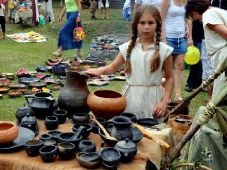 Valmierā notiks amatnieku un mājražotāju tirgus "Dzīve senā pilsētā"