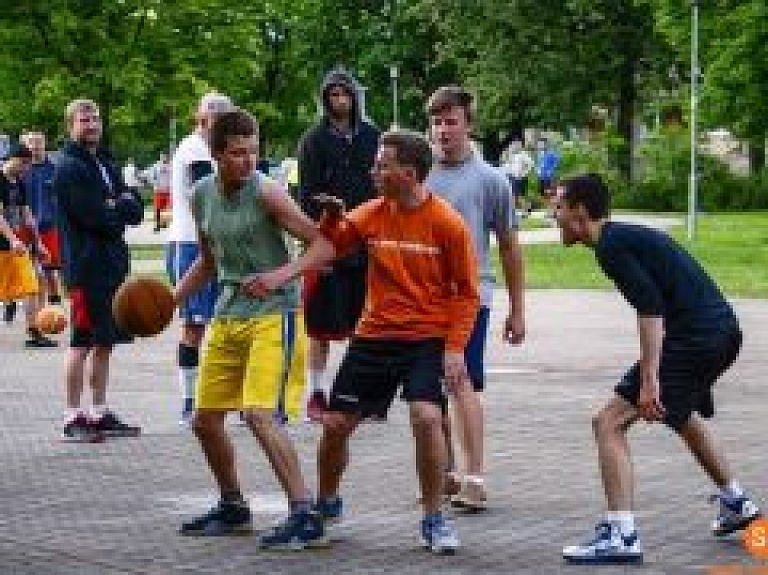 Piektdien Siguldā norisināsies ielu basketbols un pauerliftings