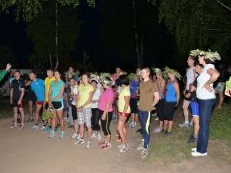 Jēkabpilī notiks nakts skrējiens "Papardes ziedu meklējot"