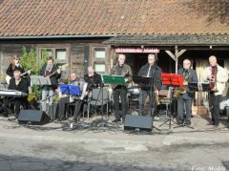 Zaļumballē muzicēs "Gulbju dīķa jazz band"