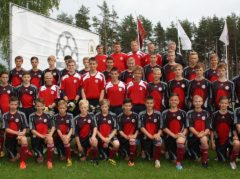 Talantu skatē Staicelē piedalās Latvijas futbolisti U-14 vecumā