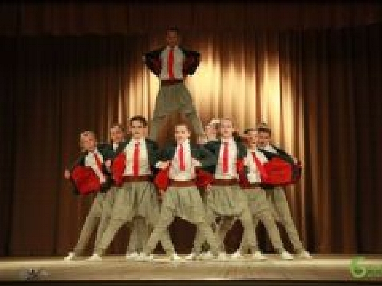 Notiks mūsdienu deju koncerts - komēdija "Es smejos un raudu"