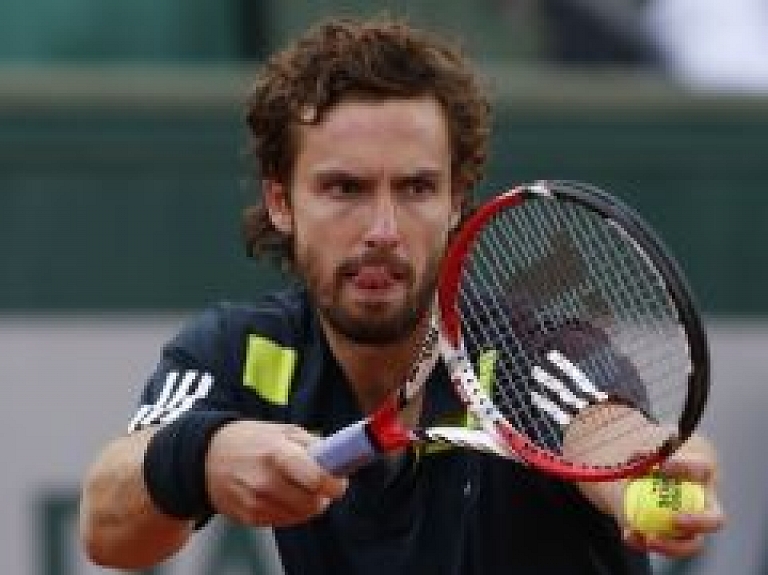 Gulbis dodas cīņā pret Džokoviču par iekļūšanu finālā