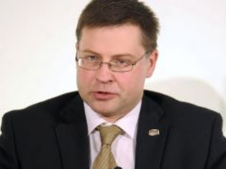 Valdība atbalsta Dombrovska virzīšanu eirokomisāra amatam