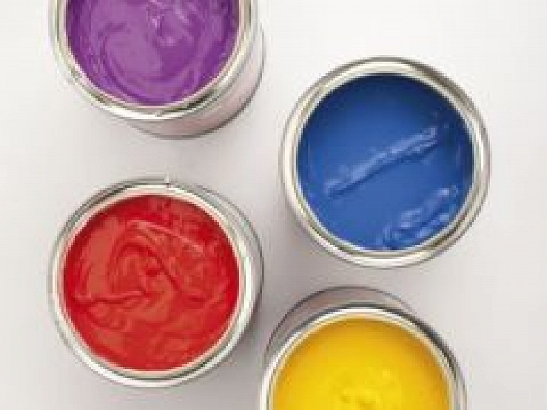 Vasarā katrs gatavs izmēģināt savus spēkus krāsošanas darbos