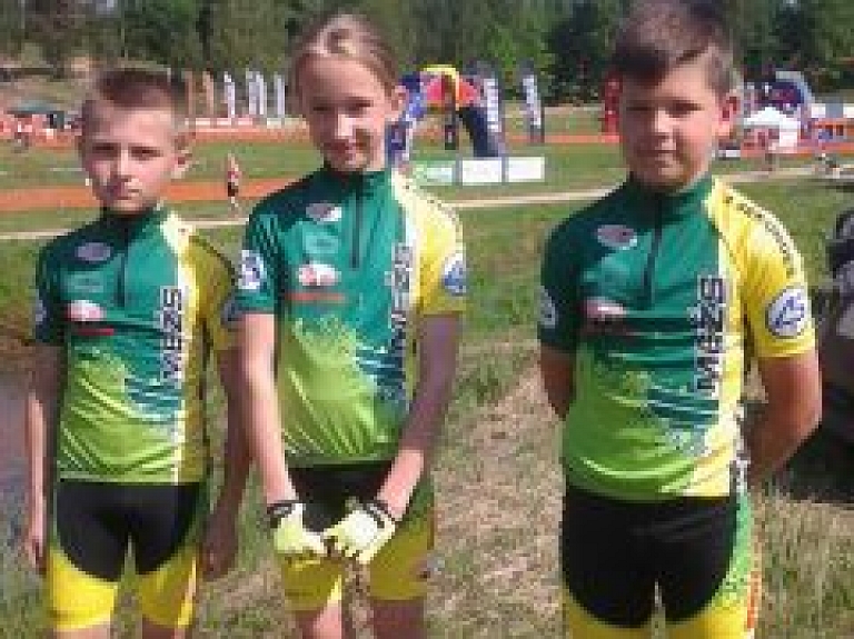 Smiltenes sporta skolas audzēkņiem godalgas Vivuvs MTB maratonā