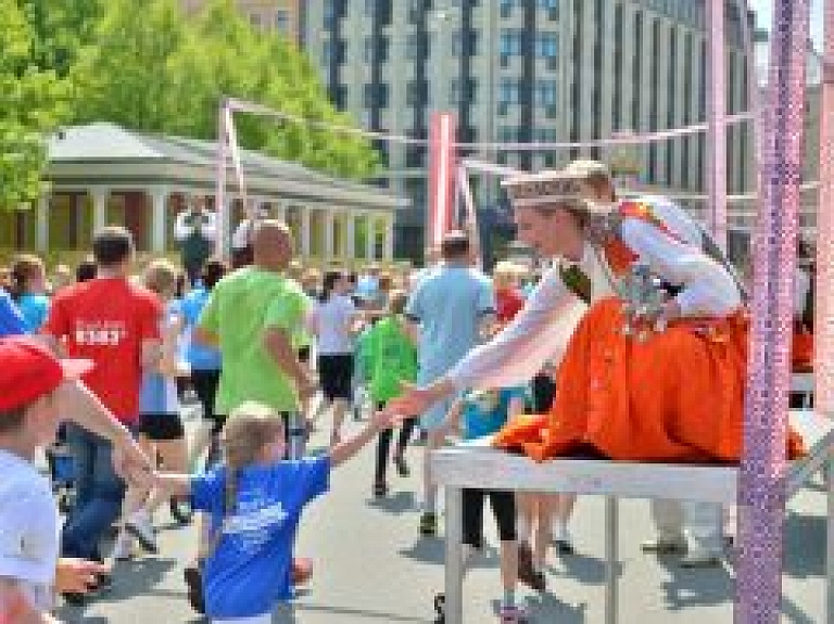 Nordea Rīgas maratonu papildina ar tautas deju uzvedumiem