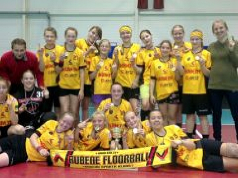 Latvijas čempionātā MU-14 vecuma grupā uzvar meiteņu florbola komanda "Rubene"
