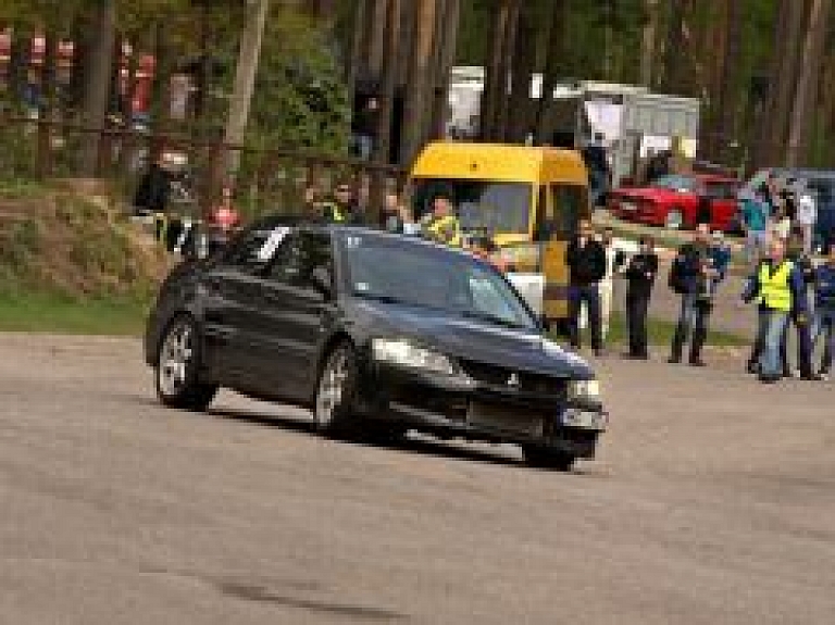Minišosejas debijas posmā Biķernieku trasē uzvar Mareks Žukurs