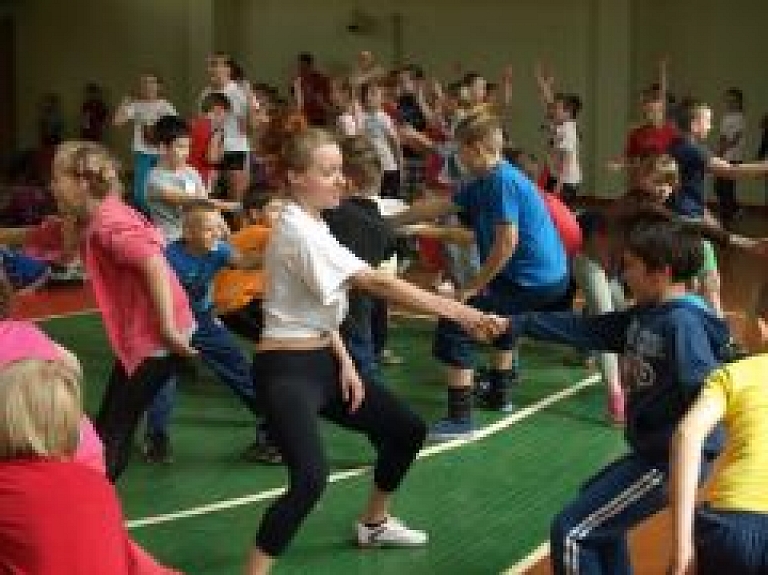 BK Jēkabpils karsējmeitenes piedalās fitnesa pasākumos