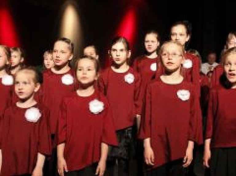 Valmieriešus priecē uzvedums "Kad darbiņis padarīts, tad varēju palustēt"