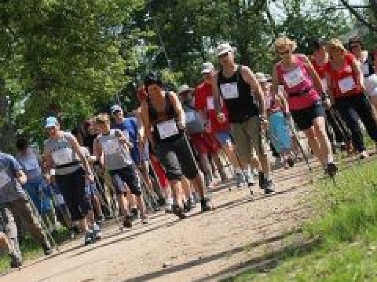 Mežaparkā notiks pirmais Latvijas nūjošanas kauss
