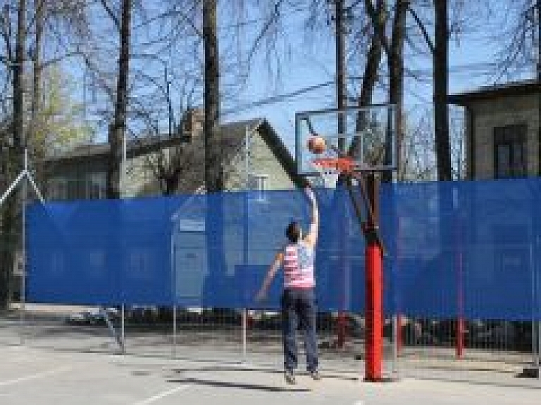 BK "Jēkabpils" puiši atklāj jaunus basketbola grozus