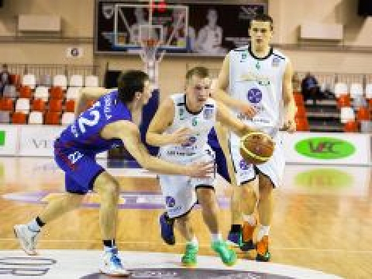 "BK Valmiera" uzvar Jūrmalā un izlīdzina rezultātu sērijā