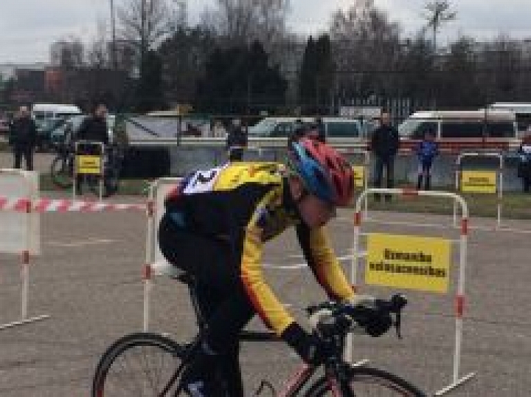 Smiltenes sporta skolas riteņbraucēji uzsāk jauno sezonu