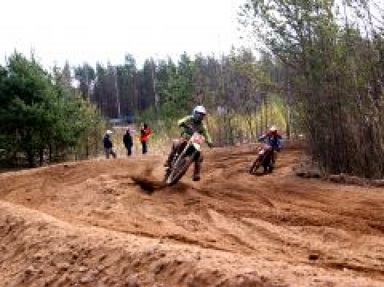 Rekordliels dalībnieku skaits "Cross Country" Ķesterciemā
