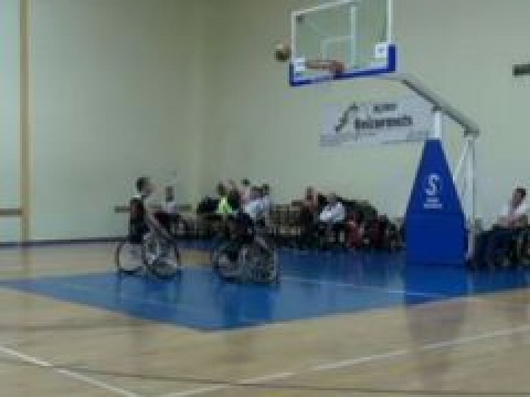 Rīgā notiek starptautisks ratiņbasketbola turnīrs "Rīgas kauss"