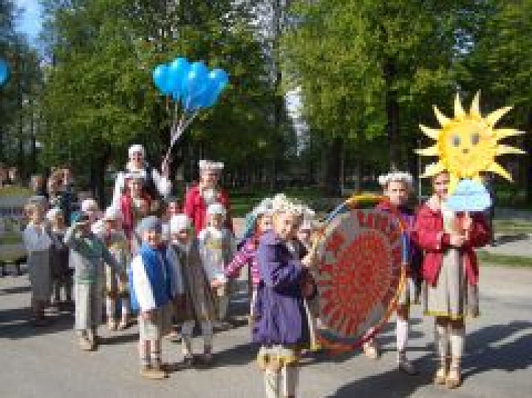 Rugāju "Ķipariņi" viesojas Viļakā