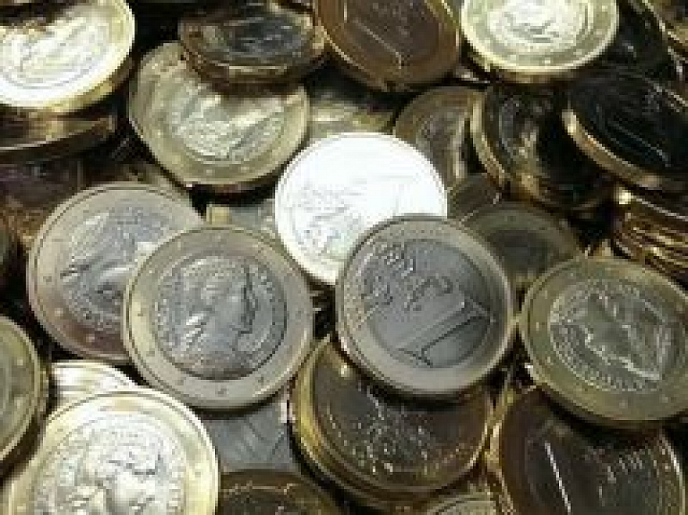 Pret eiro apmainīti 35% lata monētu un 91% lata banknošu