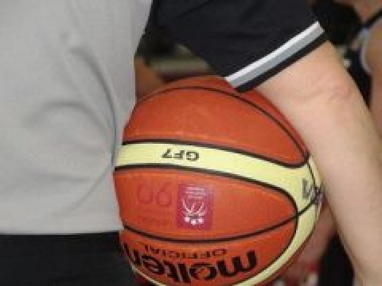 DU basketbolistes uzvar un tiek izslēgšanas spēlēs