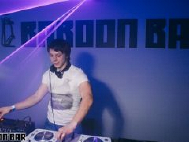 DJ Saint beidzot pabijis arī Tukuma "Baboon Bar"