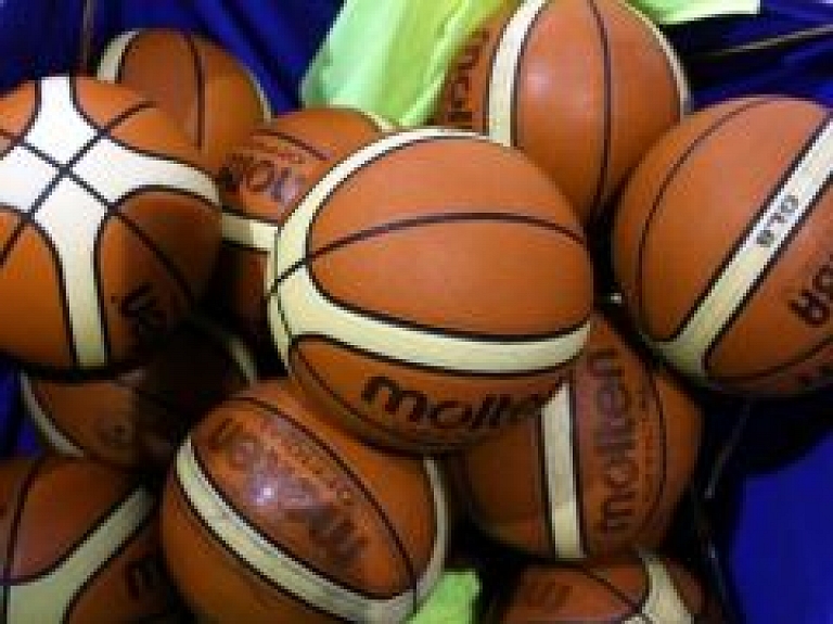 Aizvadītas Smiltenes atklātā čempionāta pusfinālspēles basketbolā