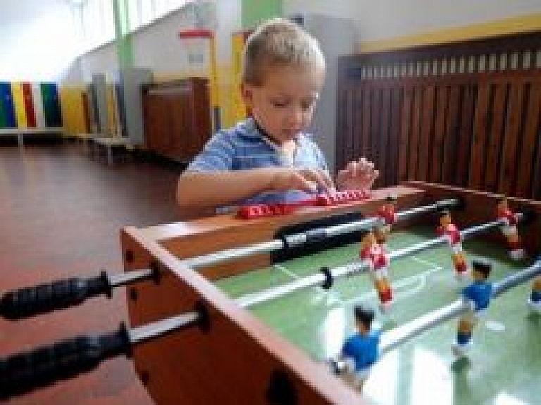 Nodarbības māmiņām ar bērniem rotaļu istabā "Mana kabatiņa"