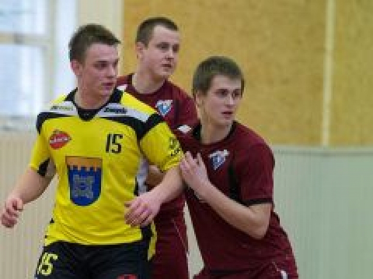 Zināmi handbola Zvaigžņu spēles sākumsastāvi un tiesneši
