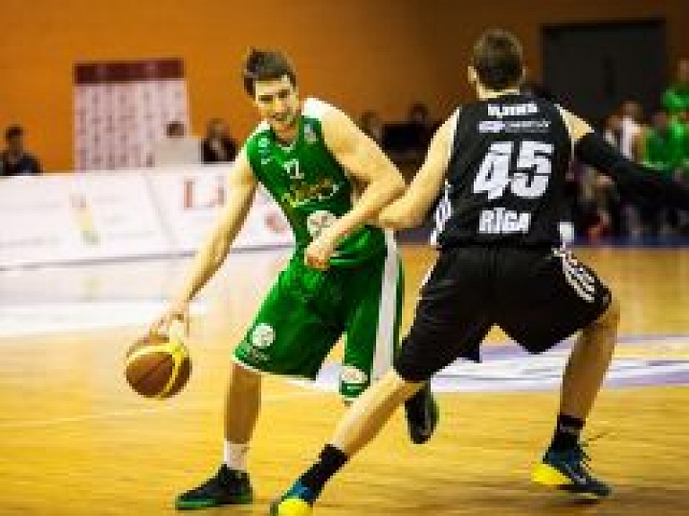 "BK Valmiera" ar trīs punktiem piekāpjas "VEF Rīga"