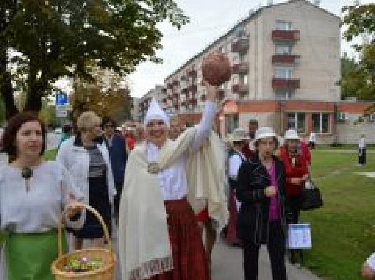 Līvānos veidos tautasdziesmu ķēdi