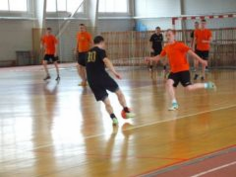 Finālisti telpu futbolā noskaidroti