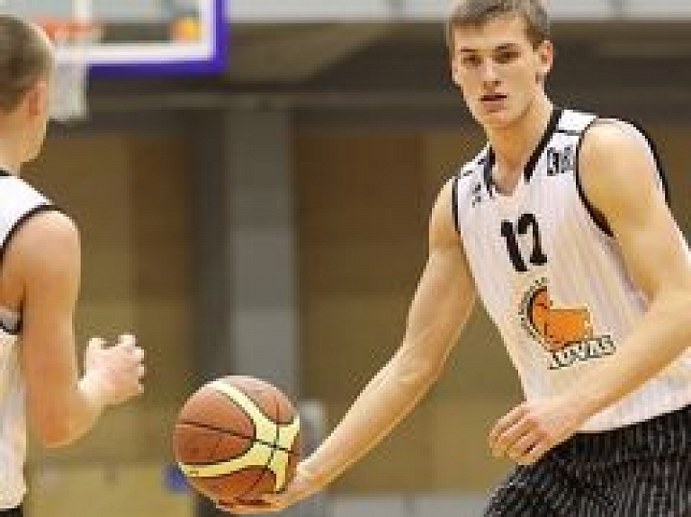 "Lauvas 2" piekāpjas "VEF Skola" basketbolistiem