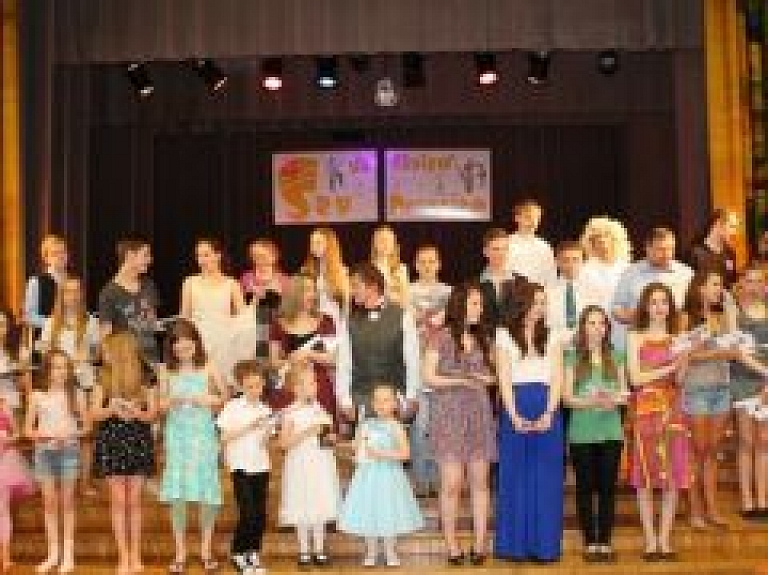 Atceļ talantu konkursa "Sev un saviem draugiem" koncertu