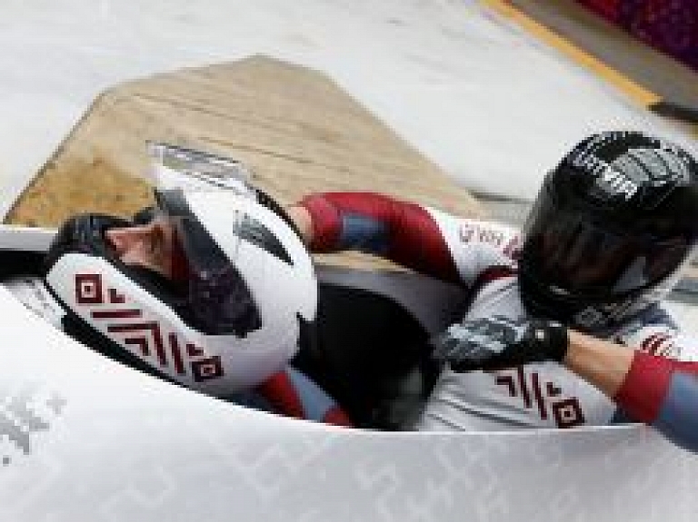 Bobsleja divnieks Melbārdis un Dreiškens izcīna 5.vietu